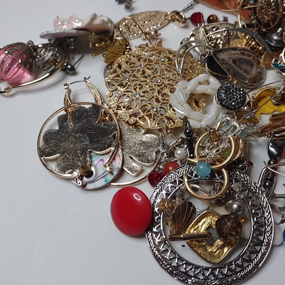 1.5 Pound Pile Of Earring Pairs - Picture 8 of 16